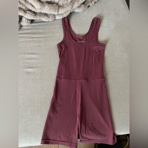 Set active shortysuit in canyon color!